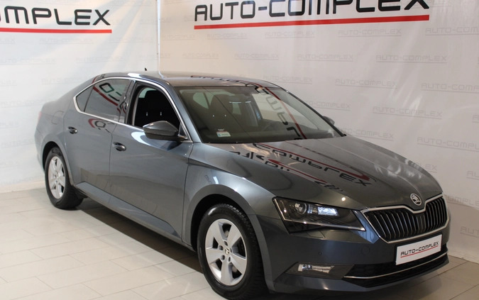 Skoda Superb cena 77900 przebieg: 151650, rok produkcji 2018 z Łobżenica małe 301